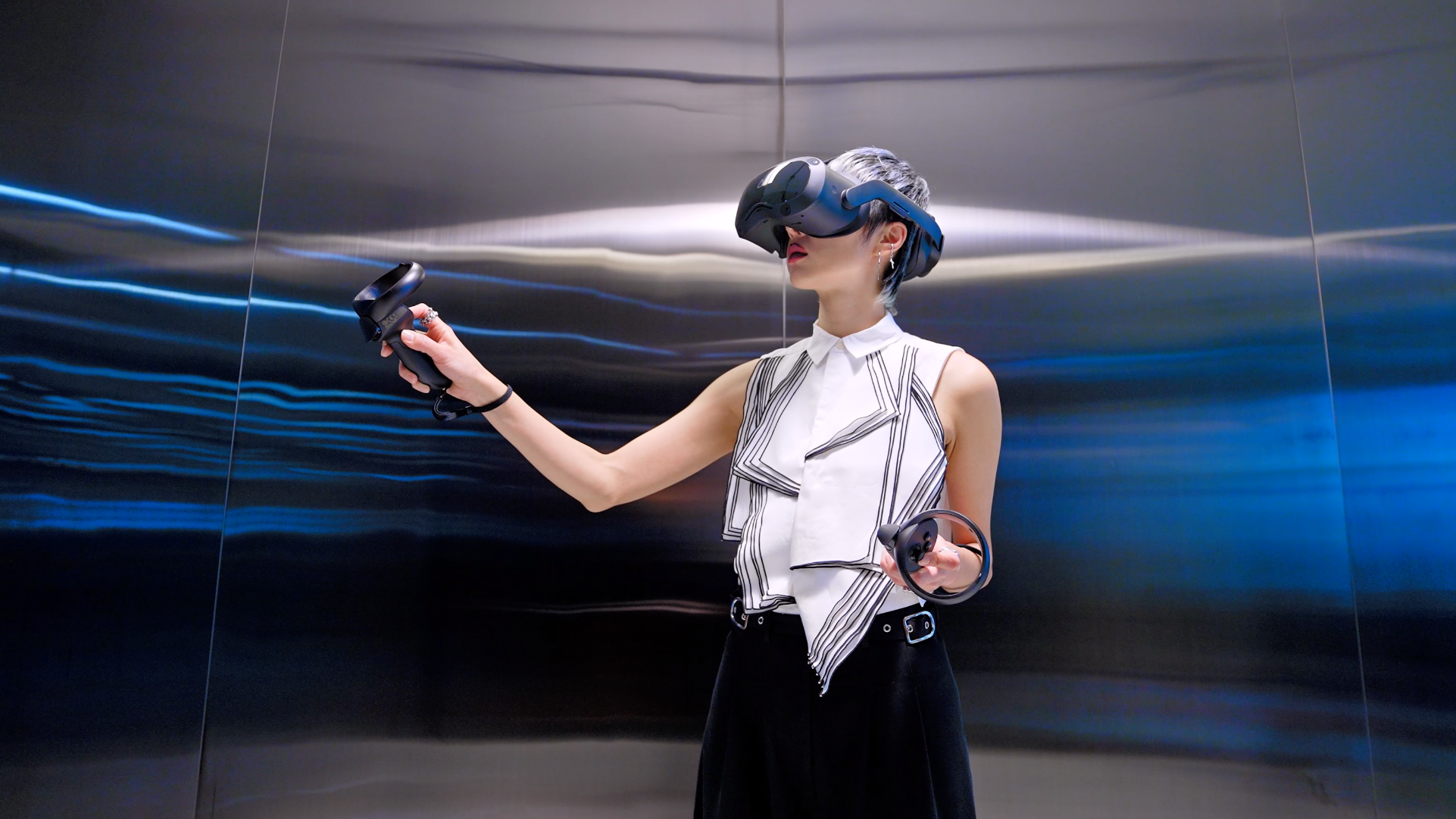 Woman wearing the HTC VIVE Focus 3 headset.